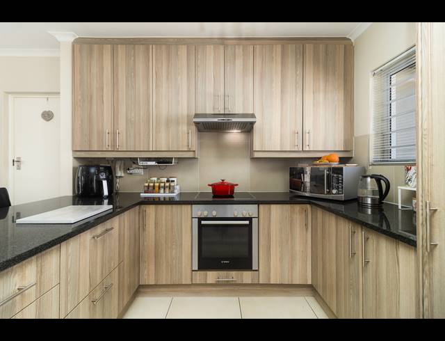 3 BEDROOM FREESTANDING TO LET IN SUNNINGDALE